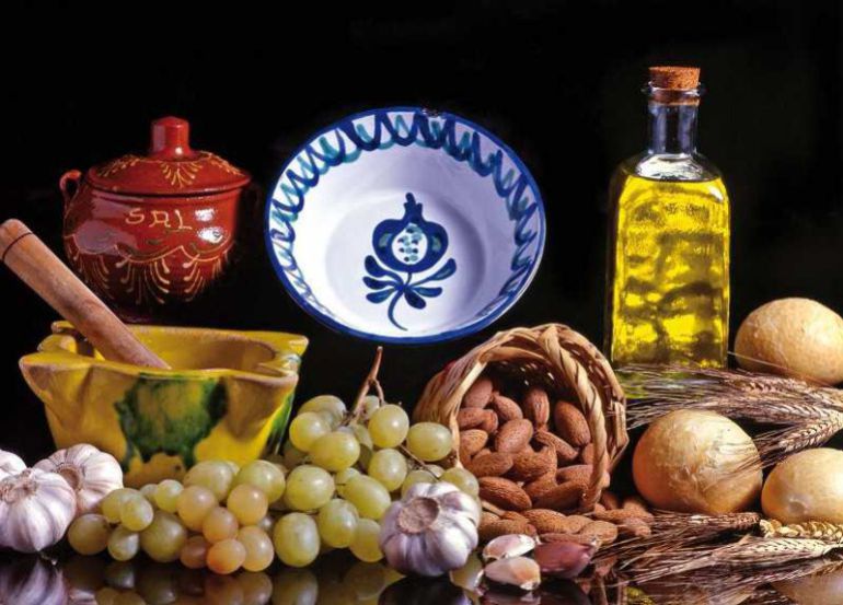 Palabras malagueñas: Descubre el origen de las palabras "ajoblanco" y "gazpachuelo" Palabras malagueñas: Descubre el origen de las palabras "ajoblanco" y "gazpachuelo"