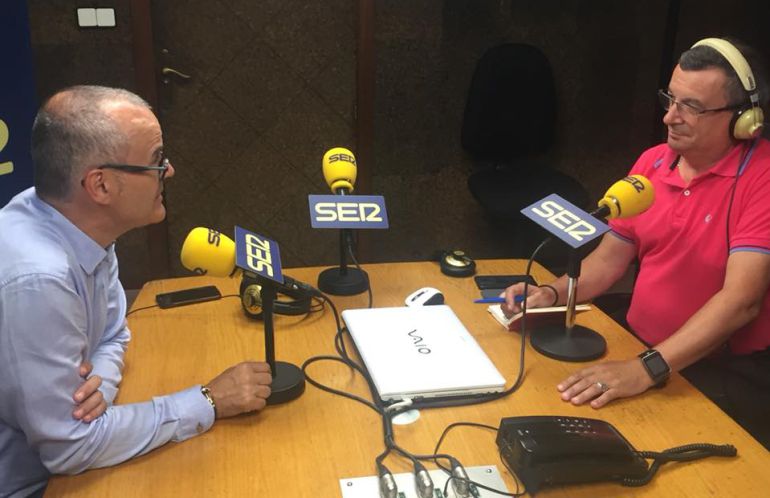 El alcalde en los estudios de Radio Ourense El alcalde en los estudios de Radio Ourense