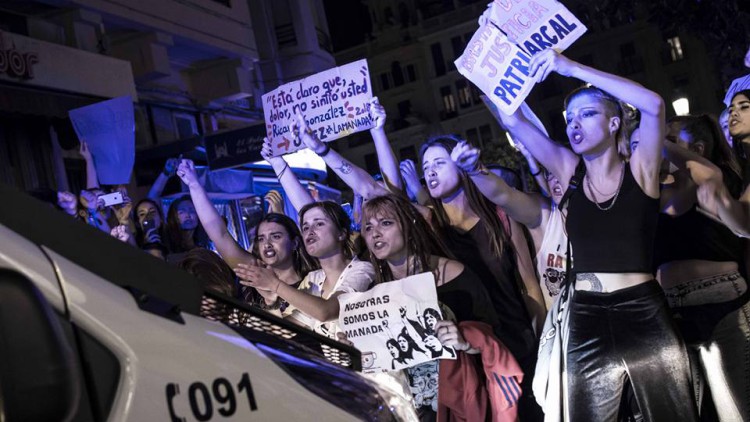 600 euros de multa por manifestarse contra la sentencia de la Manada