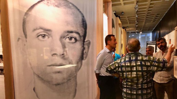 La exposición sobre el legado de Miguel Hernández recibe 3.000 visitas tras mes y medio en el MAHE