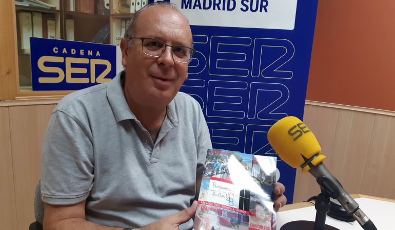 El alcalde cubero José Pedro Flores, con el programa de las fiestas 2018 El alcalde cubero José Pedro Flores, con el programa de las fiestas 2018