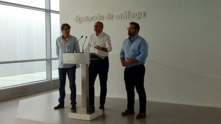 La mitad de los pueblos de Málaga no ha recibido aún el dinero de la Diputación: La mitad de los pueblos de Málaga no ha recibido aún el dinero de la Diputación La mitad de los pueblos de Málaga no ha recibido aún el dinero de la Diputación: La mitad de los pueblos de Málaga no ha recibido aún el dinero de la Diputación