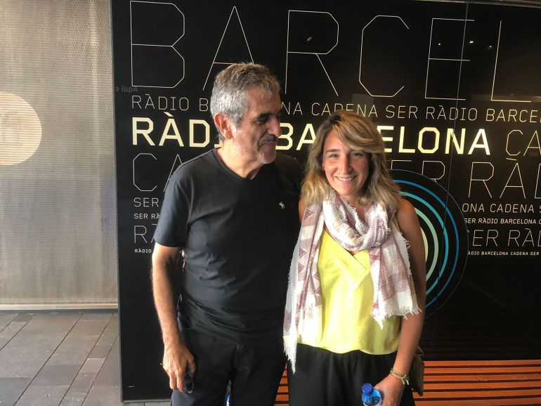 Joaquim Oristrell i Aurora Depares, als estudis de Ràdio Barcelona. Joaquim Oristrell i Aurora Depares, als estudis de Ràdio Barcelona.