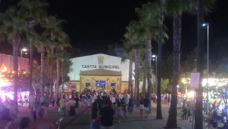 Ambiente nocturno en el recinto ferial. Ambiente nocturno en el recinto ferial.