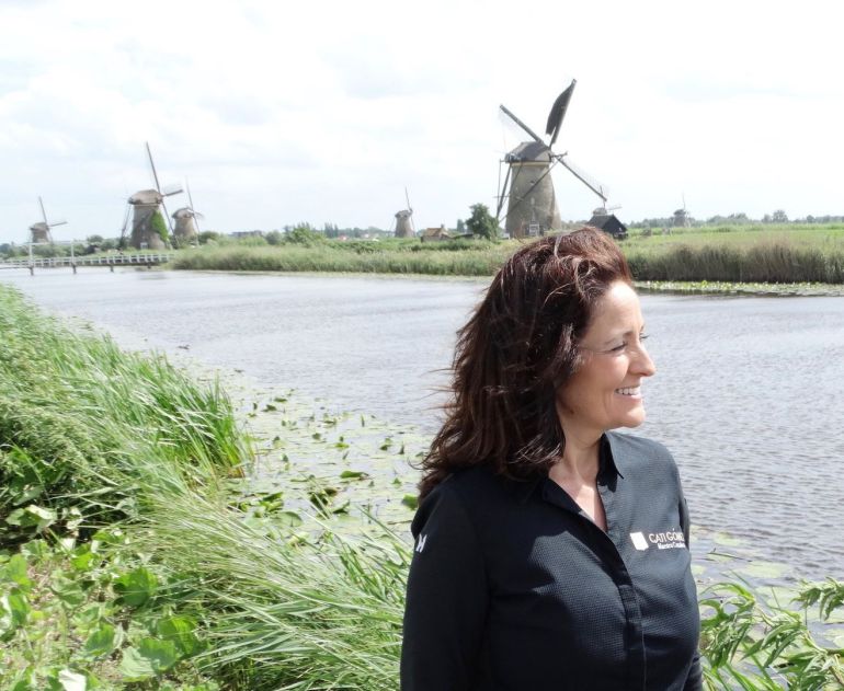 Cati Gómez, en Holanda, el país en el que vive desde hace años y desde la que desarrolla su labor de cortadora y exportadora de productos DOP Cati Gómez, en Holanda, el país en el que vive desde hace años y desde la que desarrolla su labor de cortadora y exportadora de productos DOP