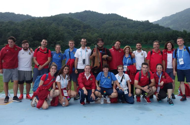 El tirador sagreño, en el centro de la imagen con el resto del equipo español El tirador sagreño, en el centro de la imagen con el resto del equipo español