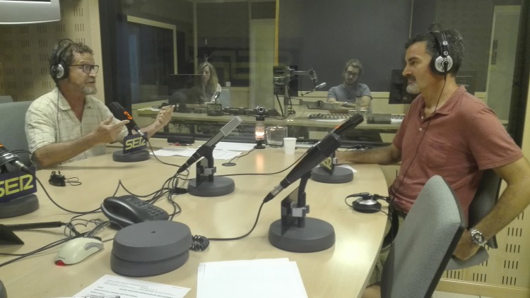El cierre de playas por vertidos fecales y la exhumación de Franco en 'Diálogo de sabios'