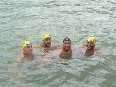 Abraham Trigo y otros miembros de la UME en el Guadalquivir Abraham Trigo y otros miembros de la UME en el Guadalquivir