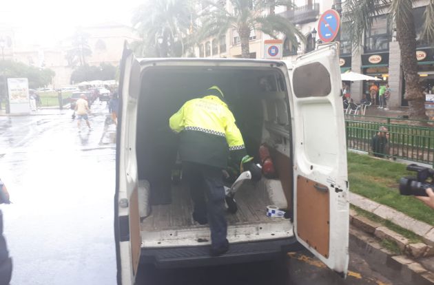 La Policía Local retira patinetes eléctricos de las calles de Valencia La Policía Local retira patinetes eléctricos de las calles de Valencia