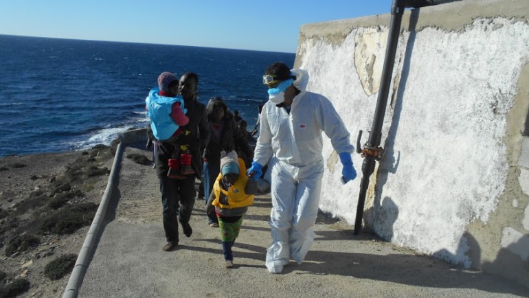 Menores atendidos por la Armada en la Isla de Alborán. Menores atendidos por la Armada en la Isla de Alborán.