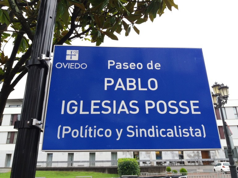 Placa del Paseo de Pablo Iglesias en Las Caldas, Oviedo. Placa del Paseo de Pablo Iglesias en Las Caldas, Oviedo.