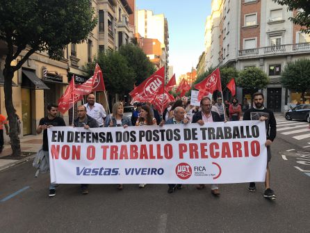 Trabajadores de la planta de Vestas en Viveiro (Lugo) acudieron a arropar a sus compañeros leoneses Trabajadores de la planta de Vestas en Viveiro (Lugo) acudieron a arropar a sus compañeros leoneses