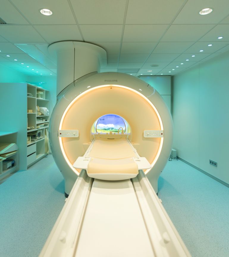 Cosaga-Scanner Ourense se convierte en el primer hospital privado de Galicia en incorporar una resonancia magnética digital de última generación con tecnología anticlaustrofobia. Cosaga-Scanner Ourense se convierte en el primer hospital privado de Galicia en incorporar una resonancia magnética digital de última generación con tecnología anticlaustrofobia.