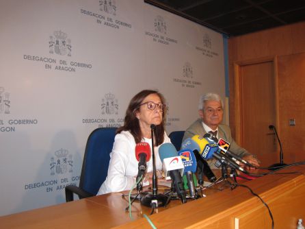 Carmen Sánchez, junto al subdelegado, ha comparecido hoy en la Delegación por el asesinato de una mujer en el barrio de Casablanca Carmen Sánchez, junto al subdelegado, ha comparecido hoy en la Delegación por el asesinato de una mujer en el barrio de Casablanca