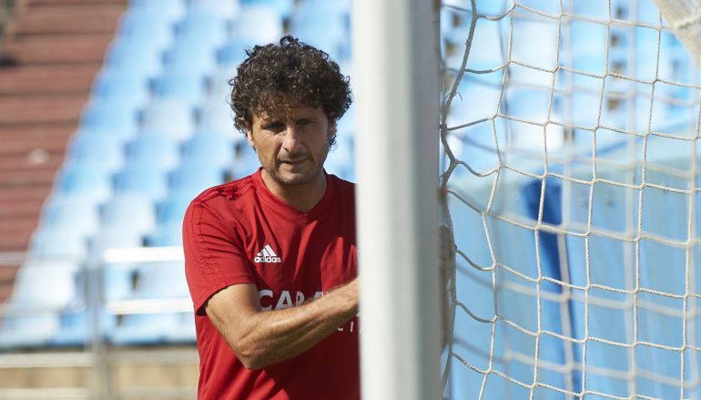 El técnico Imanol Idiakez durante una sesión de entrenamiento El técnico Imanol Idiakez durante una sesión de entrenamiento