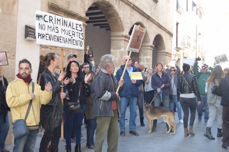 Movilización por la muerte de perros.Benissa. Movilización por la muerte de perros.Benissa.