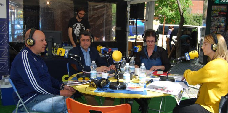 David Zamorano, Presidente de la Federación de Peñas; Roberto Sánchez, concejal de Seguridad; Noelia Posse, alcaldesa de Móstoles; y Ana Iriarte, Directora Hoy por Hoy Madrid Oeste David Zamorano, Presidente de la Federación de Peñas; Roberto Sánchez, concejal de Seguridad; Noelia Posse, alcaldesa de Móstoles; y Ana Iriarte, Directora Hoy por Hoy Madrid Oeste