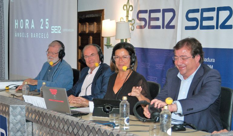Juan Carlos Rodríguez Ibarra, José Antonio Monago, Angels Barceló y Guillermo Fernández Vara en un momento del programa Juan Carlos Rodríguez Ibarra, José Antonio Monago, Angels Barceló y Guillermo Fernández Vara en un momento del programa