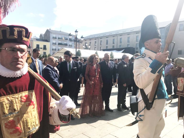 Las autoridades en el desfile del día de La Encina Las autoridades en el desfile del día de La Encina