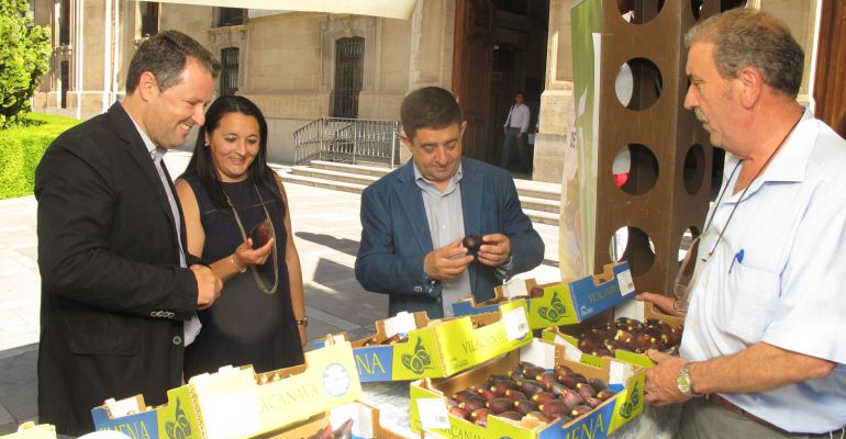 Responsables de la Diputación de Jaén durante una de las actividades de 'Degusta Jaén'. Responsables de la Diputación de Jaén durante una de las actividades de 'Degusta Jaén'.