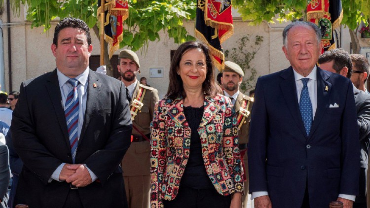 La ministra de Defensa
asiste en Uclés a un
homenaje a la bandera