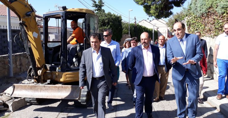 El vicepresidente Pedro Rollán visita las obras de Algete con cargo a la Comunidad de Madrid El vicepresidente Pedro Rollán visita las obras de Algete con cargo a la Comunidad de Madrid