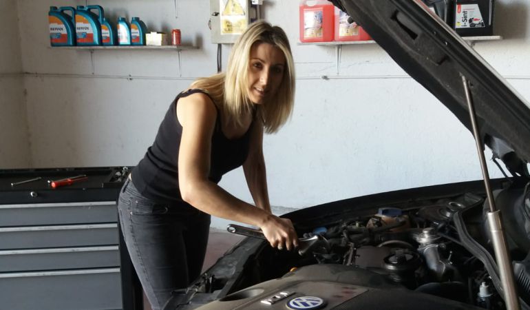 Esta fuenlabreña apuesta por crear su propio taller, pero donde sólo trabajen mujeres. Esta fuenlabreña apuesta por crear su propio taller, pero donde sólo trabajen mujeres.