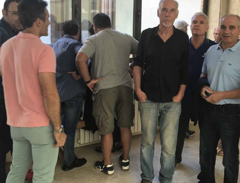 Los trabajadores acuden al juzgado a reclamar por sus despidos Los trabajadores acuden al juzgado a reclamar por sus despidos