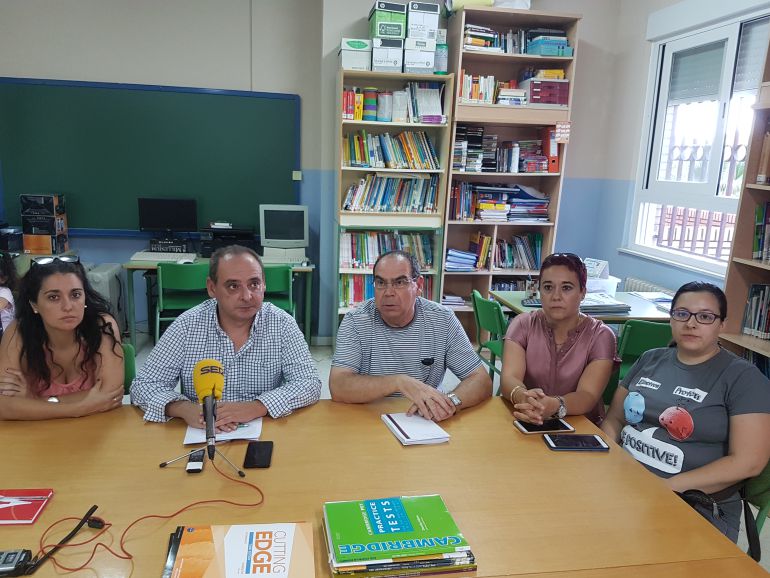 Miembros de la Plataforma Pro Traslado a Peritos de Linares Miembros de la Plataforma Pro Traslado a Peritos de Linares