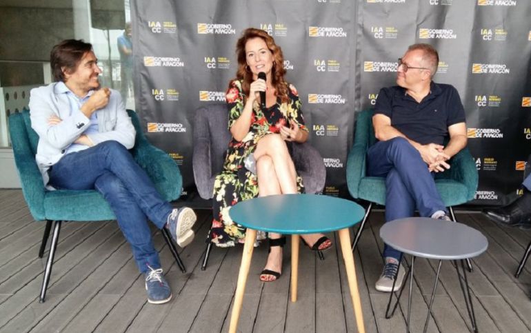 De izquierda a derecha, el director general de Cultura del Gobierno de Aragón, Nacho Escuín, la actriz aragonesa Lupe Roda y el director de cine Daniel Monzón De izquierda a derecha, el director general de Cultura del Gobierno de Aragón, Nacho Escuín, la actriz aragonesa Lupe Roda y el director de cine Daniel Monzón