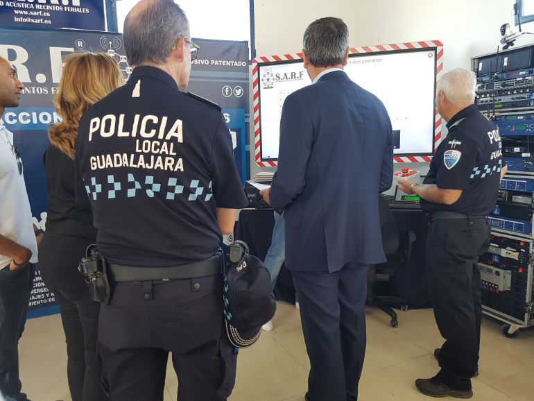 Sala de control del sistema de seguridad acústica Sala de control del sistema de seguridad acústica