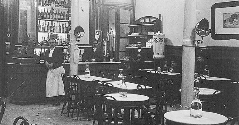 Interior del café España. Interior del café España.