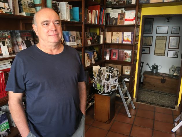 Ricardo González, en su librería Las Beatillas Ricardo González, en su librería Las Beatillas