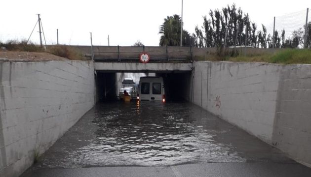 Furgoneta atrapada en un túnel de Alfafar Furgoneta atrapada en un túnel de Alfafar