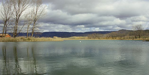 En el entorno de Fuentes se encuentra el complejo lagunar del río Moscas. En el entorno de Fuentes se encuentra el complejo lagunar del río Moscas.