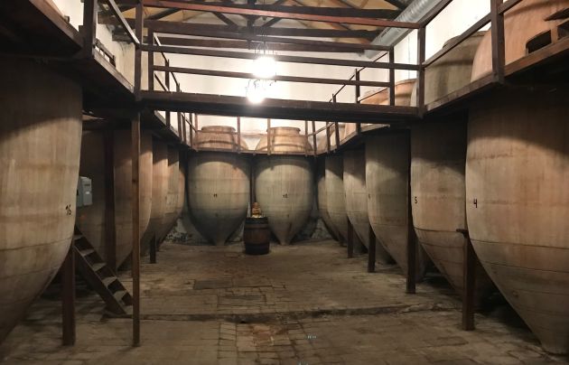 Cada una de las tinajas de la Bodega de las Estrellas tiene capacidad para 5.000 litros Cada una de las tinajas de la Bodega de las Estrellas tiene capacidad para 5.000 litros