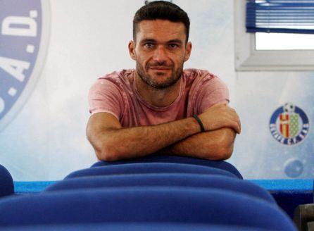 El delantero del Getafe CF, Jorge Molina , posa para une entrevista para EFE. El delantero del Getafe CF, Jorge Molina , posa para une entrevista para EFE.
