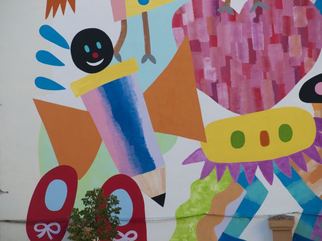 Detalle del mural pintado en el patio del Colegio Público Amador de los Ríos de Madrid Detalle del mural pintado en el patio del Colegio Público Amador de los Ríos de Madrid