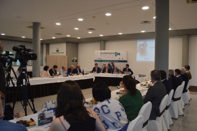 En marcha el proyecto de CEOE Guadalajara para atraer inversiones empresariales a la provincia: En marcha "Guadalajara empresarial" un proyecto de CEOE para atraer inversiones a la provincia En marcha el proyecto de CEOE Guadalajara para atraer inversiones empresariales a la provincia: En marcha "Guadalajara empresarial" un proyecto de CEOE para atraer inversiones a la provincia