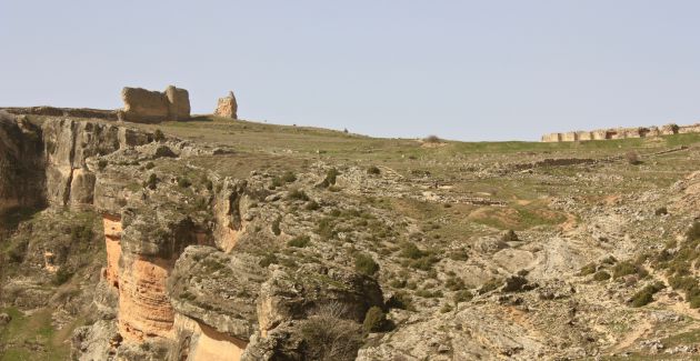La hoz del río Gritos está al pie de las ruinas romanas de Valeria. La hoz del río Gritos está al pie de las ruinas romanas de Valeria.