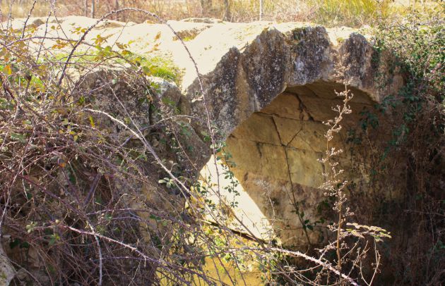 Puente romano en la hoz del río Gritos. Puente romano en la hoz del río Gritos.