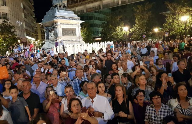 Miles de personas acompañan por las calles a la patrona de Granada Miles de personas acompañan por las calles a la patrona de Granada