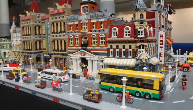 Vista general de una parte de la exposición de Lego Vista general de una parte de la exposición de Lego