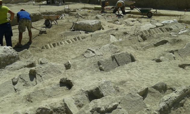 Excavaciones en la necrópolis medieval de Baza Excavaciones en la necrópolis medieval de Baza
