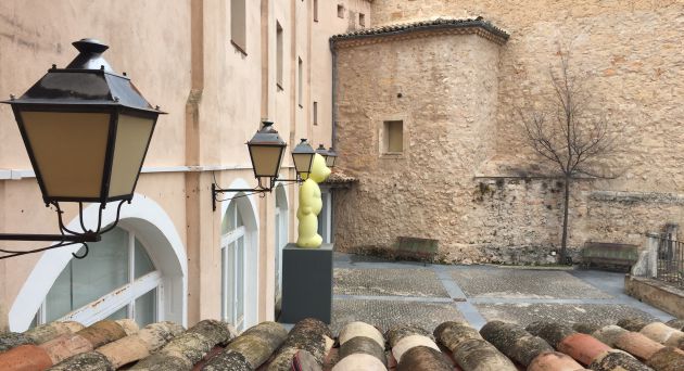 La colección de la fundación Antonio Pérez se expande por los patios del convento. La colección de la fundación Antonio Pérez se expande por los patios del convento.