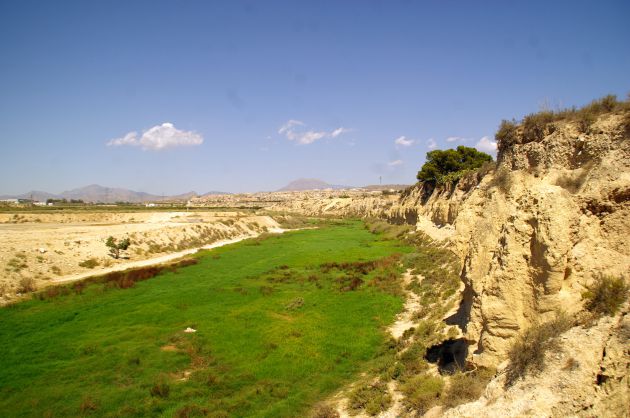 Cauce del río Seco en El Campello (Alicante) Cauce del río Seco en El Campello (Alicante)