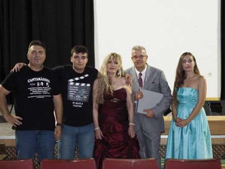 Miembros de Canta Mágina con el barítono italiano (2º dcha), Paolo Borgognone, trás el concierto Miembros de Canta Mágina con el barítono italiano (2º dcha), Paolo Borgognone, trás el concierto
