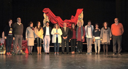Imagen de la entrega de premios correspondiente a la XII edición celebrada en 2016, donde aparecen los premiados, menciones de honor, miembros del jurado, la coordinadora Teresa Valverde y representantes políticos como el alcalde de Beas de Segura Sebastian Molina y la coordinadora del Instituto Andaluz de la Mujer, Beatriz Martín entre otros. Imagen de la entrega de premios correspondiente a la XII edición celebrada en 2016, donde aparecen los premiados, menciones de honor, miembros del jurado, la coordinadora Teresa Valverde y representantes políticos como el alcalde de Beas de Segura Sebastian Molina y la coordinadora del Instituto Andaluz de la Mujer, Beatriz Martín entre otros.