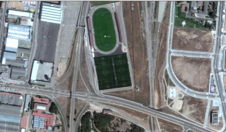 Visdta aérea que muestra una instalación deportiva sin accesos dignos Visdta aérea que muestra una instalación deportiva sin accesos dignos
