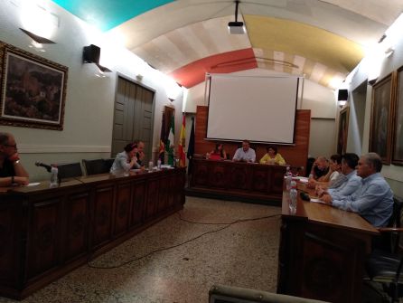 Pleno extraordinaria en el que se ha aprobado la prórroga de seis meses Pleno extraordinaria en el que se ha aprobado la prórroga de seis meses
